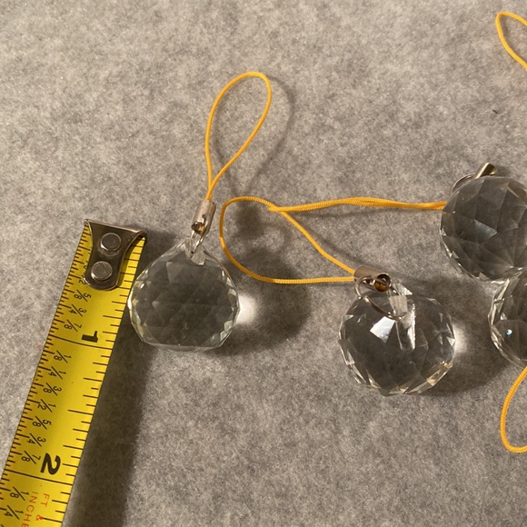 5 crystal cut balls. Approximately 1 inch long - Picture 3 of 3